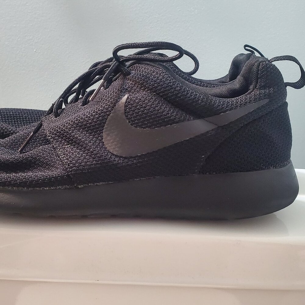 Nike Roshe One Triple Black - Size 14